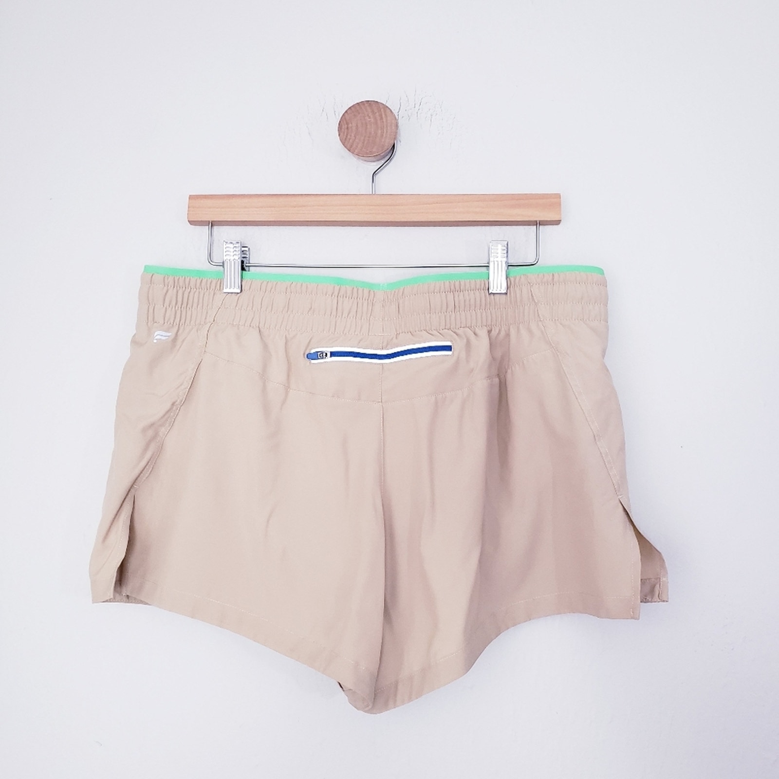 Nwt Fabletics Breathe Hali Run Shorts 3.5" Split Side Recycled Tan Xl — image 7 of 8
